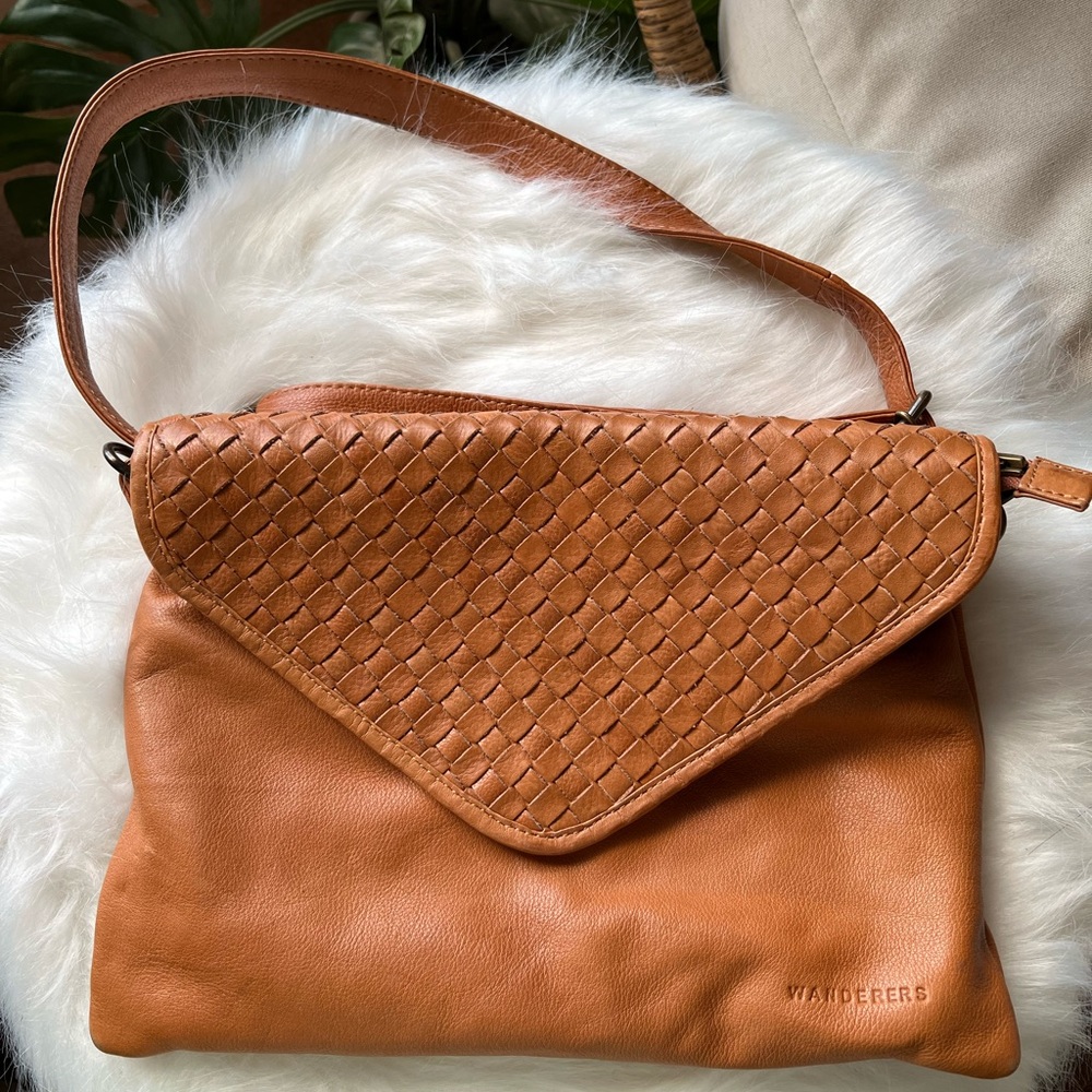 Leather crossbody Wander bag